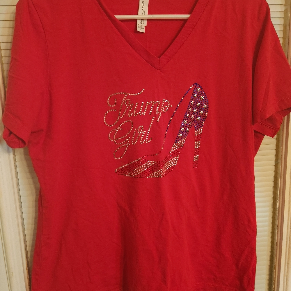 15 TRUMP GIRL SEQUENCED RED SILVER BLUE ON RED TSHIRT V STYLE. SHORT  Box K